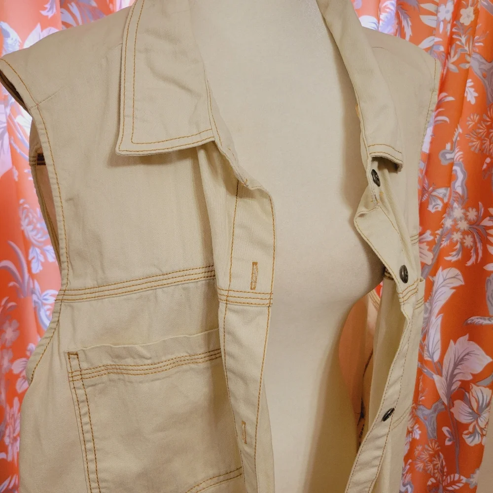 Women's Cream Sleeveless Jacket - Picture 2 of 6